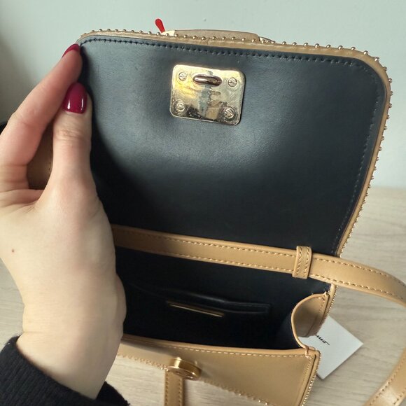 NWT Ferragamo Vara Bow Crossbody Bag Fold-over Flap Gold-tone Hardware - Picture 9 of 9